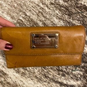 Marc jacobs Wallet saddle/ tan color
